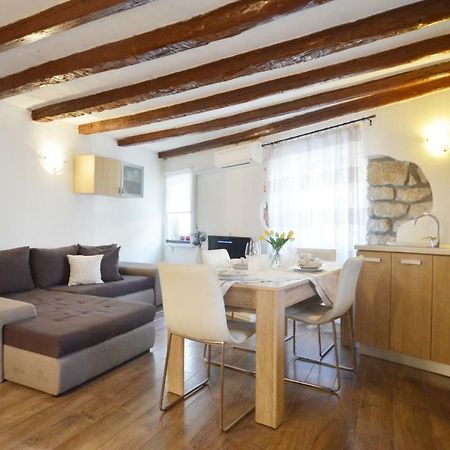 Apartment Eleni โรวีน ภายนอก รูปภาพ