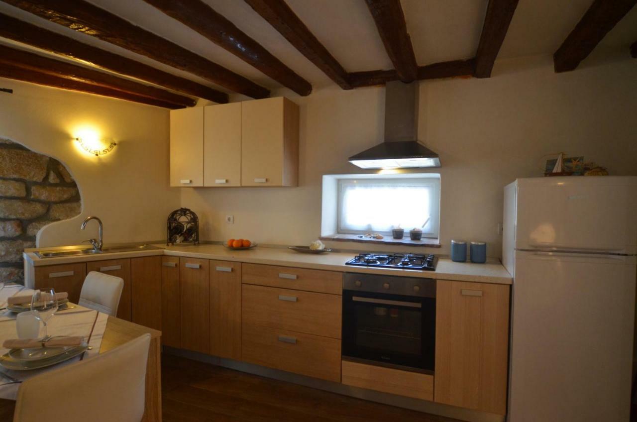 Apartment Eleni โรวีน ภายนอก รูปภาพ