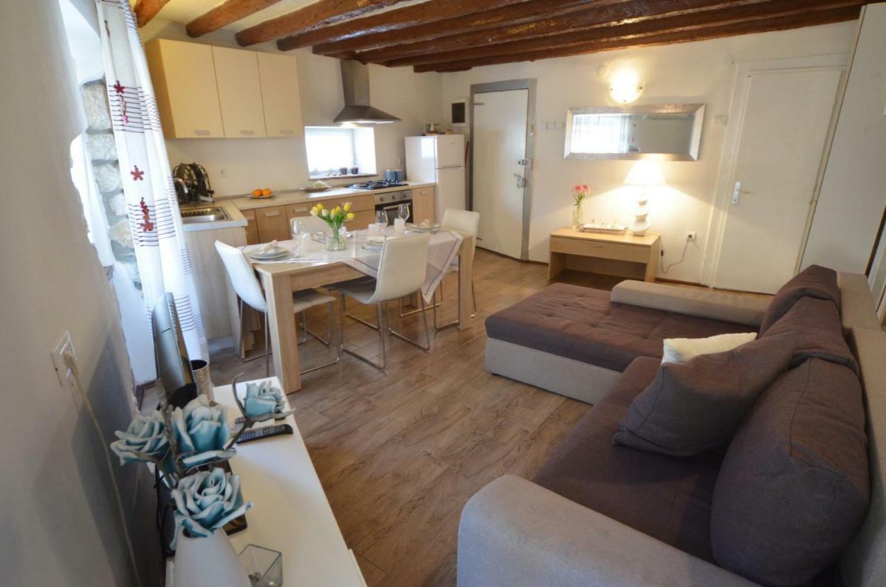 Apartment Eleni โรวีน ภายนอก รูปภาพ