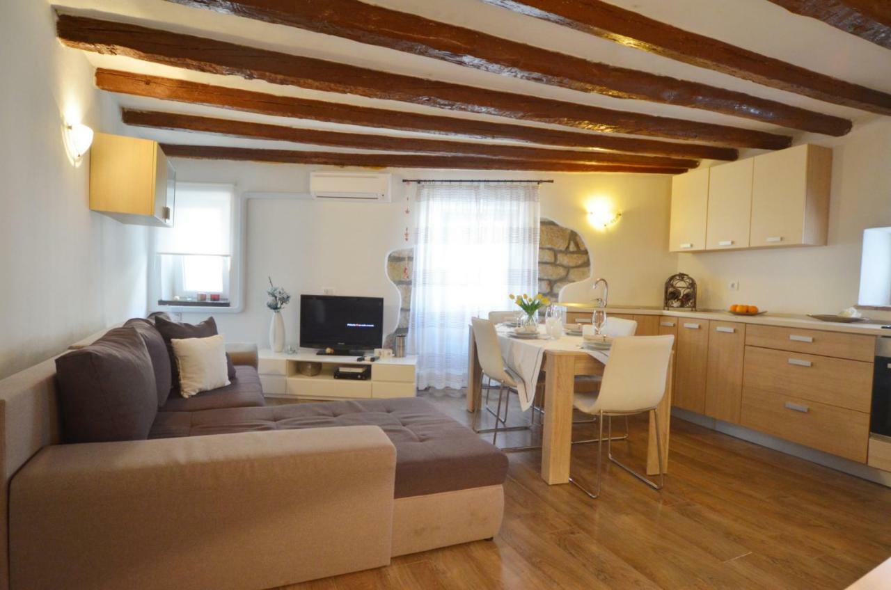 Apartment Eleni โรวีน ภายนอก รูปภาพ